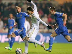 Swansea, Chelsea goalless at break