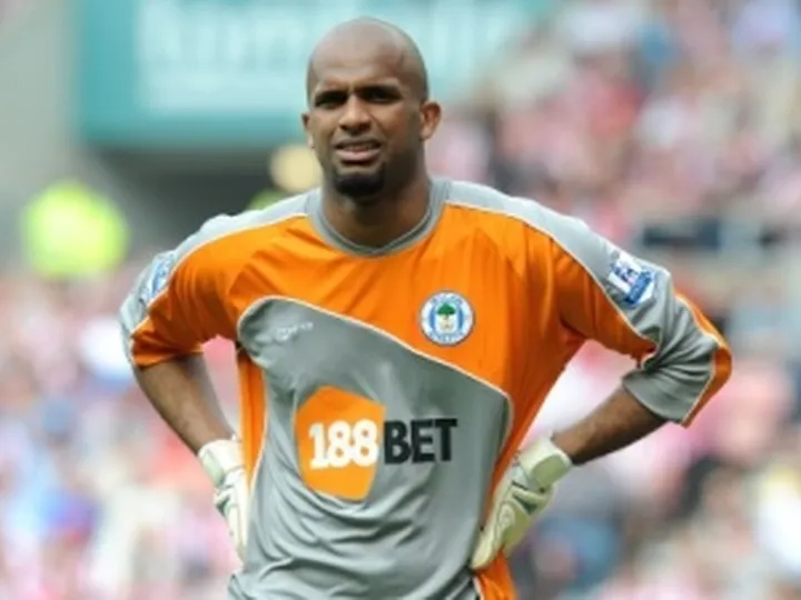 Ali Al-Habsi signs to Wigan Athletic