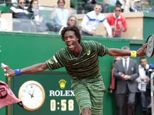 Monfils powers past Schwartzman