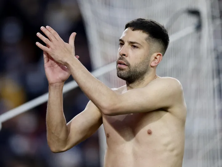 Xavi reacts to speculation surrounding Jordi Alba's future