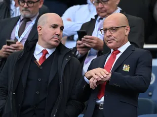 Senior figure leaves Man United as club near Carrick decision