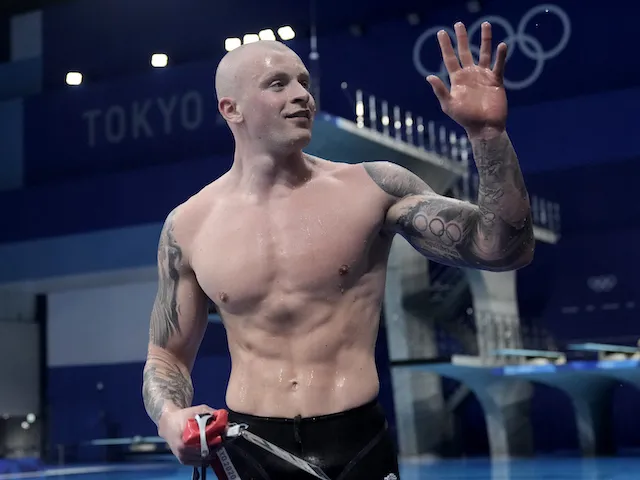 Adam Peaty eases into 100m breaststroke final