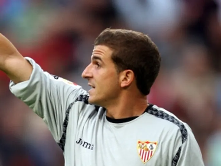 Arsenal keep tabs on Sevilla keeper