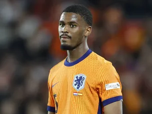 Chelsea 'moving closer' to deal for international defender