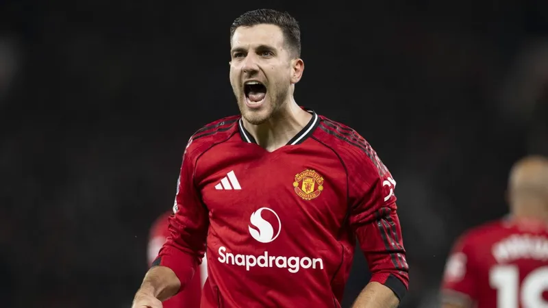 Will Man United sign a new right-back this summer?