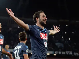 Napoli fire six past Verona