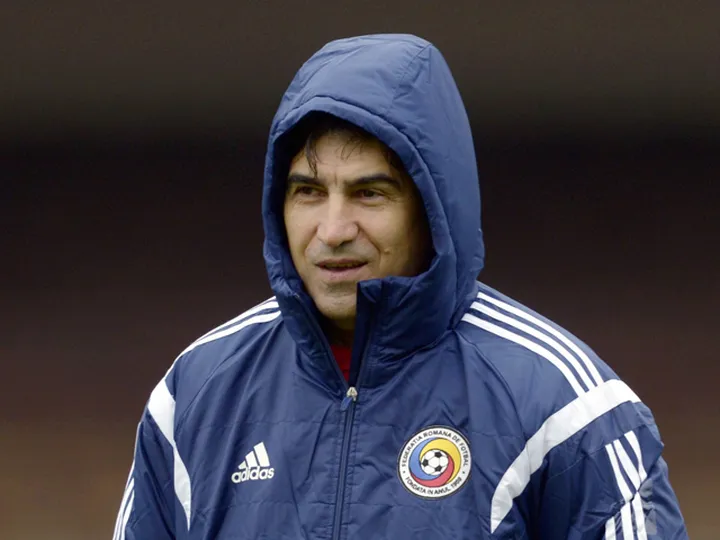 Piturca quits Romania post