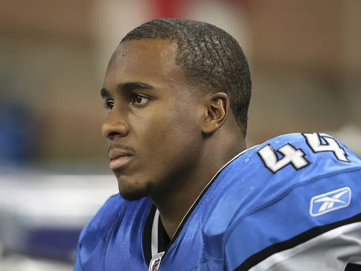 Best suing NFL over concussion