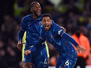 Liverpool preparing to 'tempt' Chelsea into surprise sale
