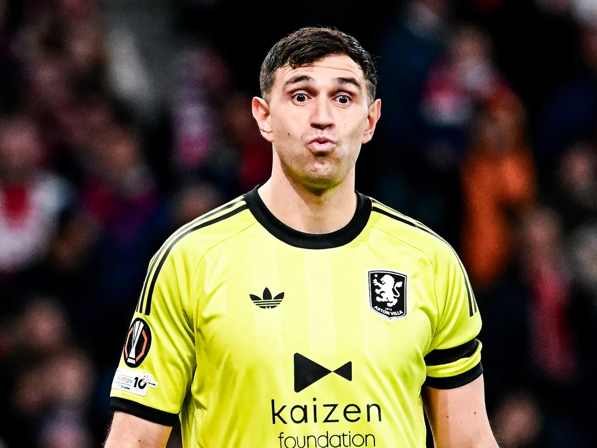 Emery has major Emi problem as Villa goalkeeper suffers third warm-up injury