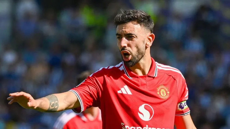 Berrada provides major update on "leader" Fernandes ahead of crucial summer