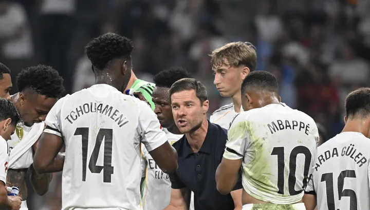 أخبار نقل تشيلسي: ثلاثة لاعبين مفضلين لتشابي ألونسو يمكن أن يدرجهم ريال مدريد في صفقة إنزو فرنانديز