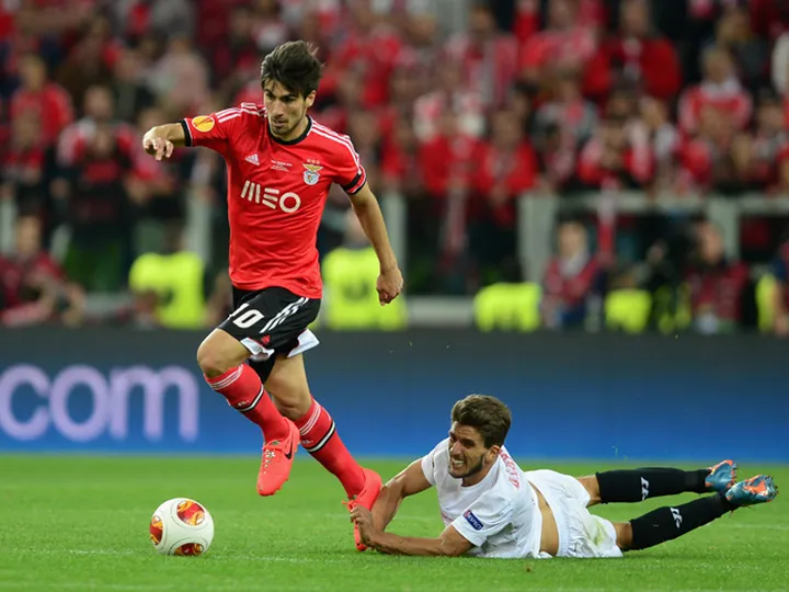 Gomes joins Valencia from Benfica