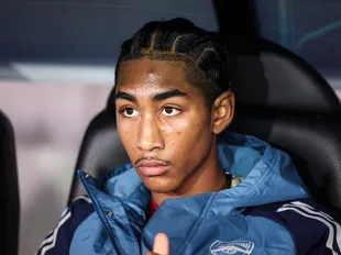 Salmon and Dowman decisions: Predicted Arsenal XI vs. Mansfield