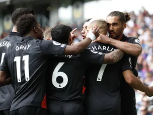 Everton remain unbeaten with comfortable win at Brighton