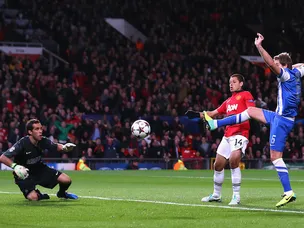 Martinez OG has United in front