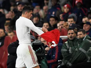 Watch: Xhaka sent off for Arsenal against Liverpool