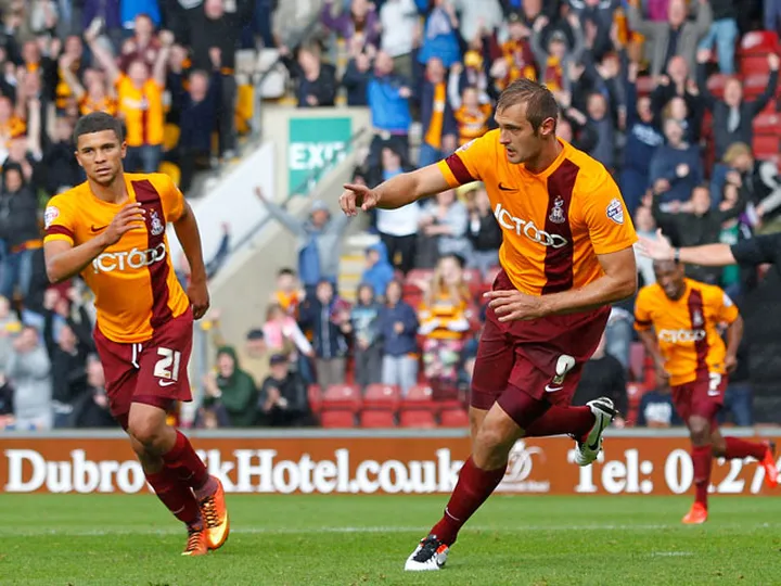 Bradford striker Hanson 'set to make Blades switch'