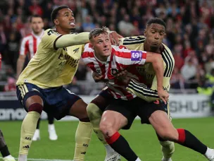 Incorrect, but correct? Arsenal receive baffling VAR verdict on Sunderland penalty