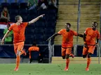 Netherlands thump 10-man Russia