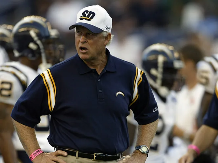 Allen tips Houck for Hall of Fame