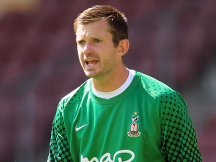 Blackpool complete Howard signing