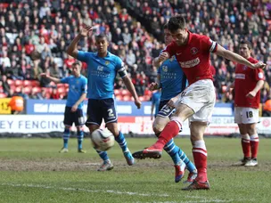 Charlton snatch late Leeds win