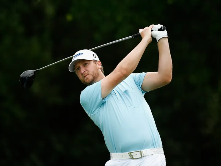 Garnett holds lead after second round