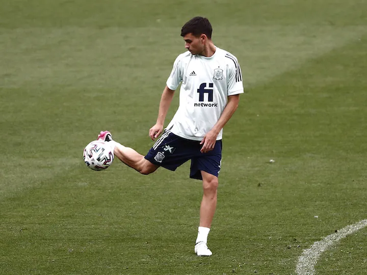 Barcelona 'want to offer Pedri a new and improved deal'