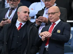 Senior figure leaves Man United as club near Carrick decision