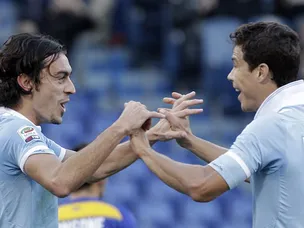Hernanes urges focus