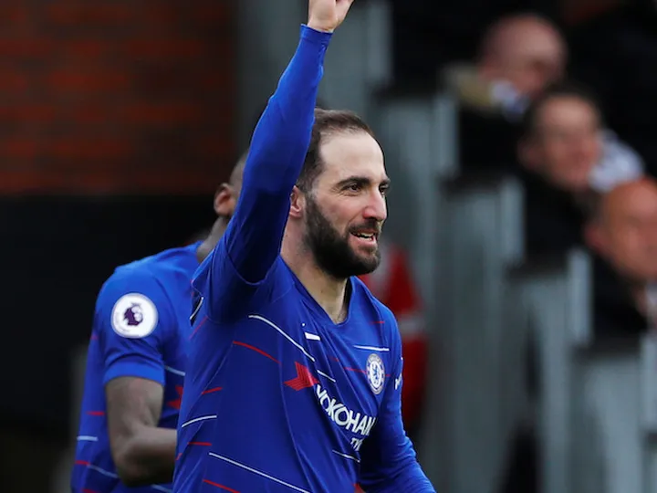 Gonzalo Higuain open to Chelsea stay