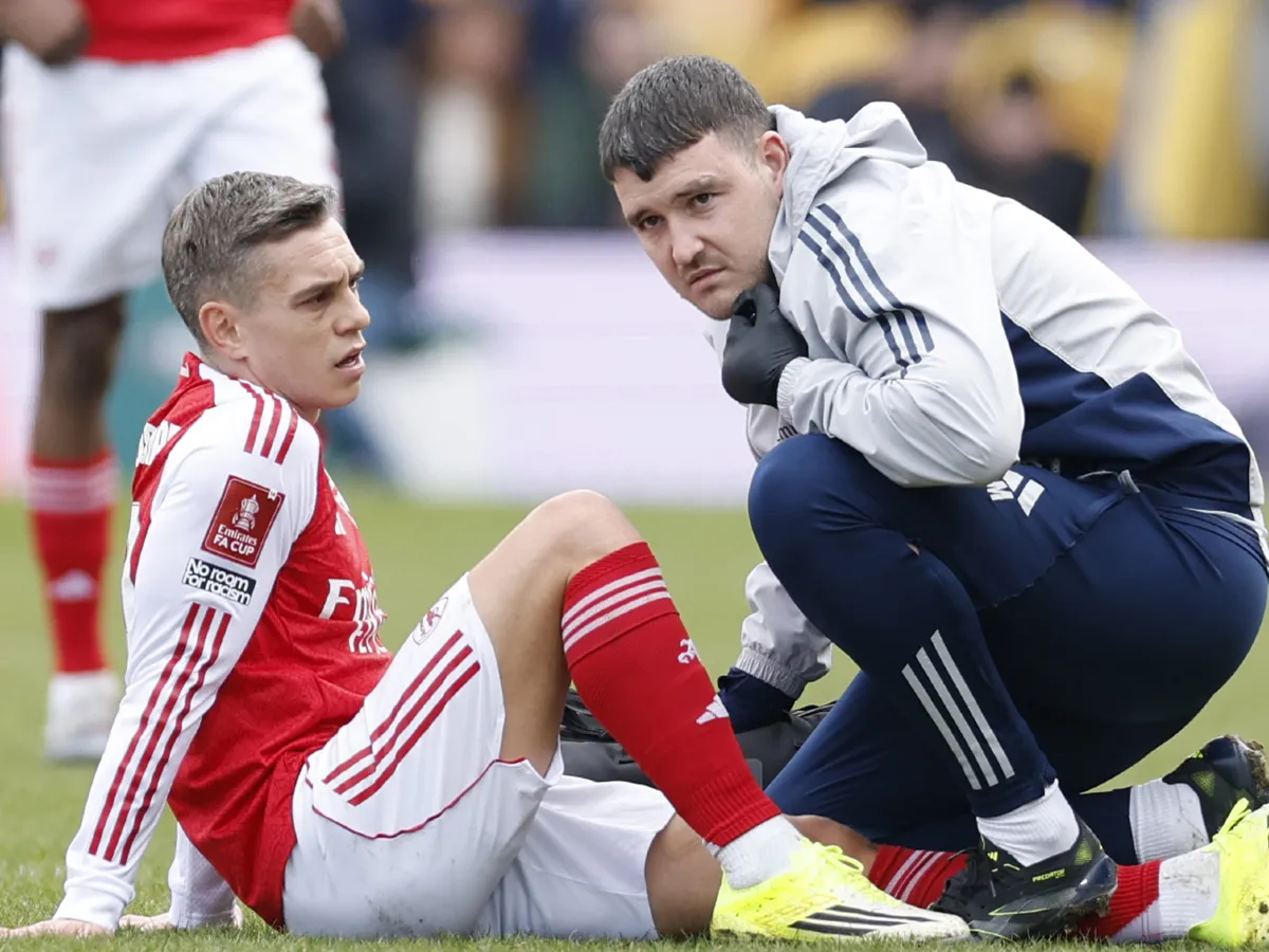 Arsenal forced to abandon bizarre experiment as Trossard limps off vs. Mansfield
