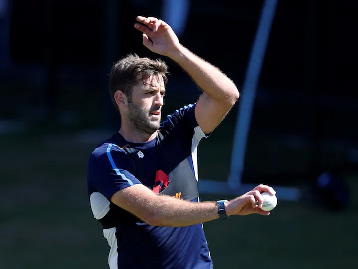 Liam Plunkett's four-wicket haul proves in vain for the Stars