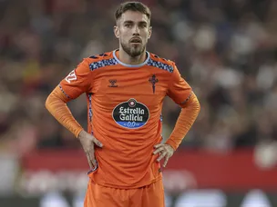 Villa 'start talks' in bid to sign former Barcelona defender