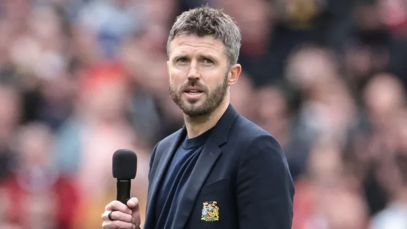 New deal? United 'star' expects £400,000 contract as PL challenge anticipated
