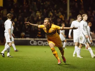 Motherwell brush aside Hibs