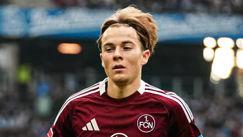 Wolves, Brentford 'in race' for German midfielder, club takes "very clear stance"