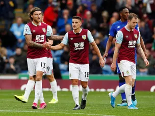 Pressure mounts on Silva as Hendrick helps Burnley past Everton
