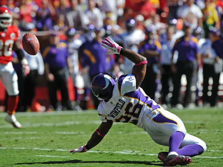 Seahawks cornerback Winfield retires