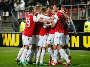 AZ squeeze past PEC Zwolle