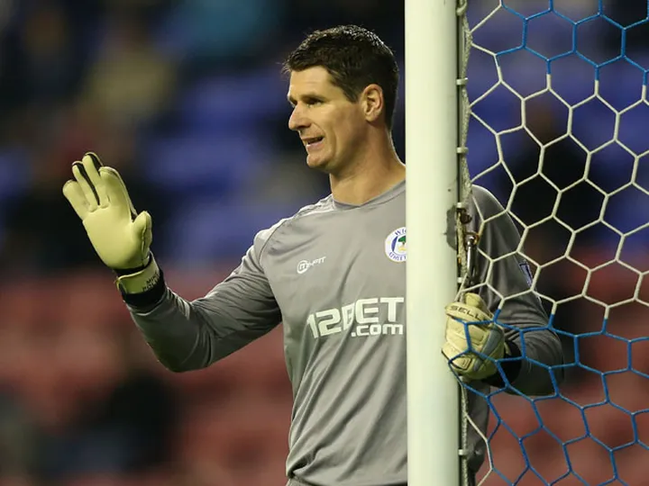 Pollitt starts for Barnsley