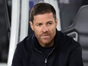 Alonso reacts to Chelsea winning 10-goal friendly, Henderson, Welbeck links
