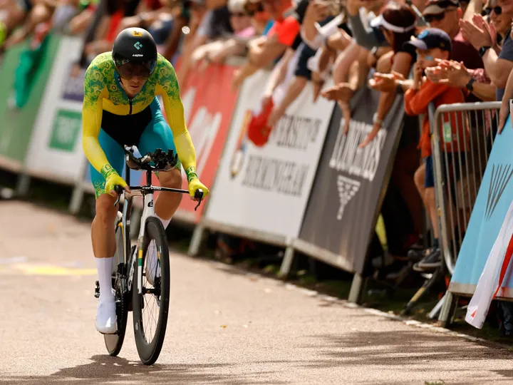 Rohan Dennis wins gold in men's time trial after Geraint Thomas crash