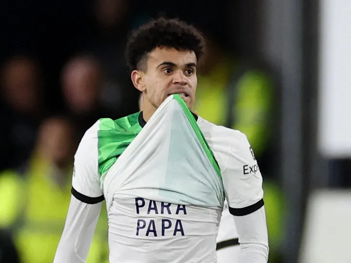 Diaz's last-gasp header secures point for Liverpool at Luton