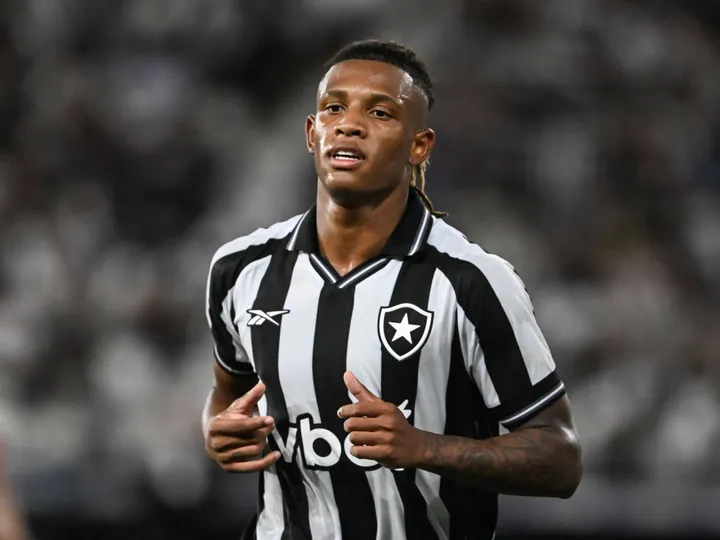 Fulham among three clubs to 'express interest' in ex-PL midfielder