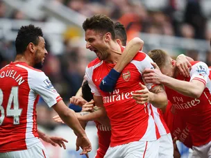 Giroud brace puts Arsenal in control