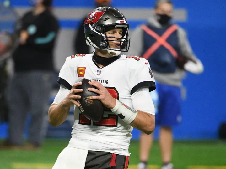 Osi Umenyiora believes Tom Brady can be beaten with pressure