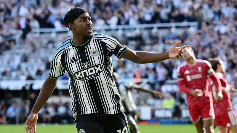 Elanga, Toure latest: Newcastle injury, suspension list vs. Villa