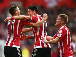 Fonte, Van Dijk give Saints lead